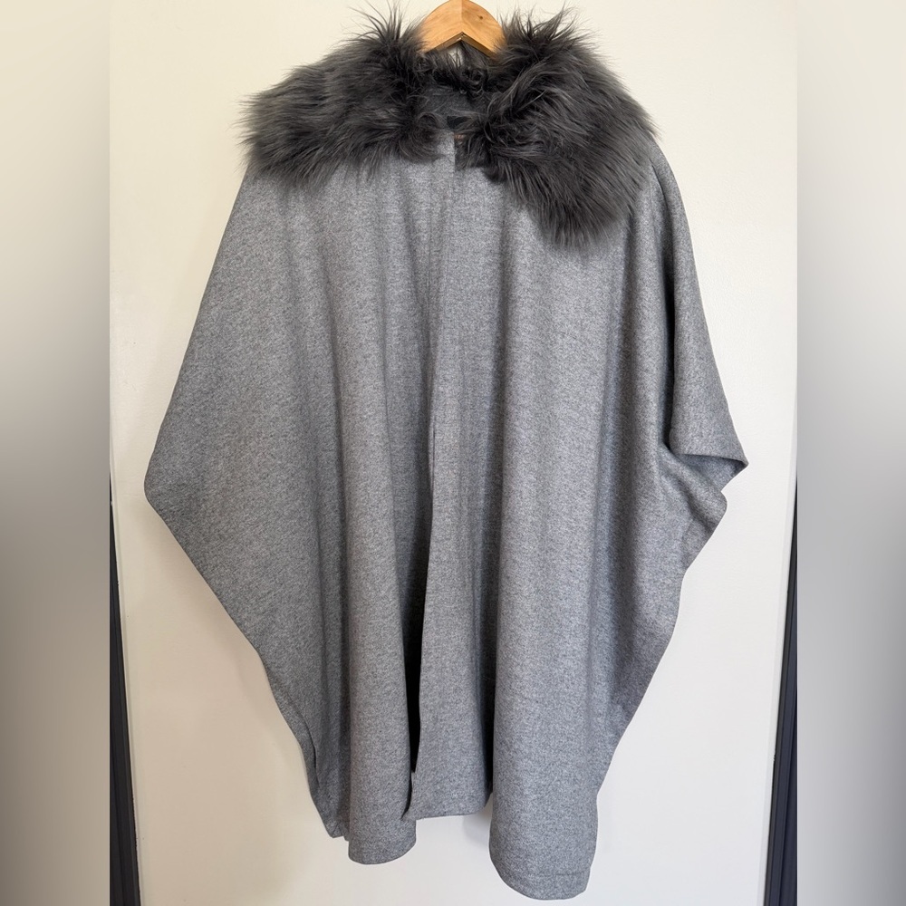 Poncho coat Cape Gray Faux Fur Collar Detachable Button Snap Size S/M oversized